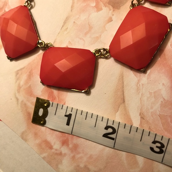 Coral statement necklace - Picture 3 of 5
